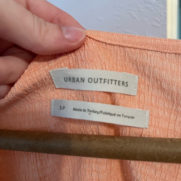 coral top! - Picture 2 of 3